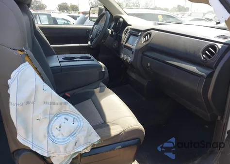 2016 Toyota Tundra Sr 5.7L V8 из США, поврежденный, VIN 5TFNY5F11GX207722